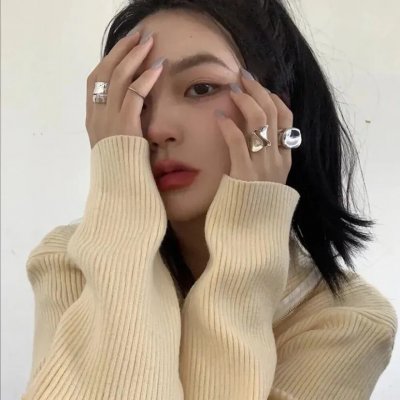 左撇子女人